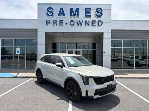 Used 2026 Kia Sorento LX FWD image 1