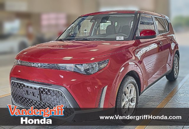 Used 2025 Kia Soul LX w/ LX Technology Package FWD image 1