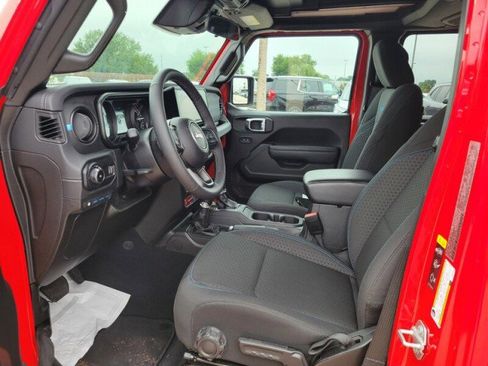 Used 2025 Jeep Wrangler Unlimited Rubicon 4xe w/ Safety Group AWD/4WD image 22