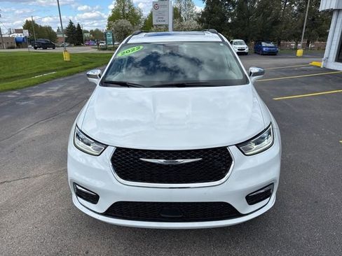 Used 2022 Chrysler Pacifica Limited AWD/4WD image 8