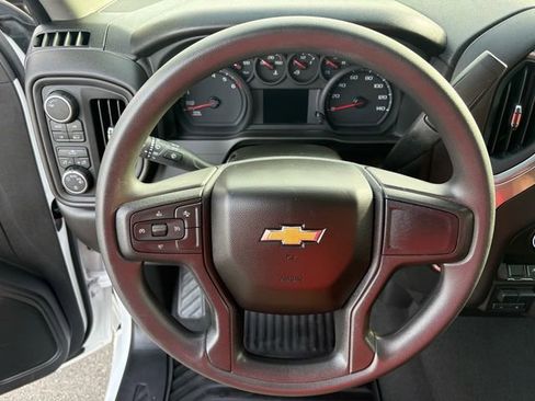 Used 2025 Chevrolet Silverado 1500 Custom image 9