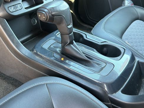 Used 2017 Chevrolet Colorado Z71 AWD/4WD image 12
