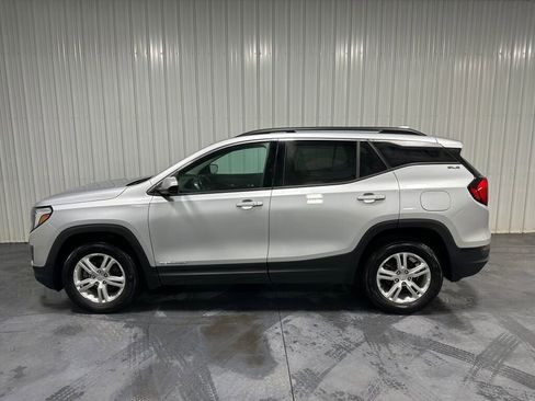 Used 2020 GMC Terrain SLE w/ Driver Convenience Package image 4