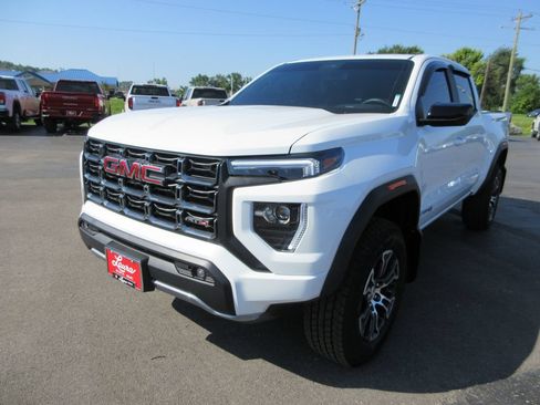 Certified 2024 GMC Canyon AT4 AWD/4WD image 10