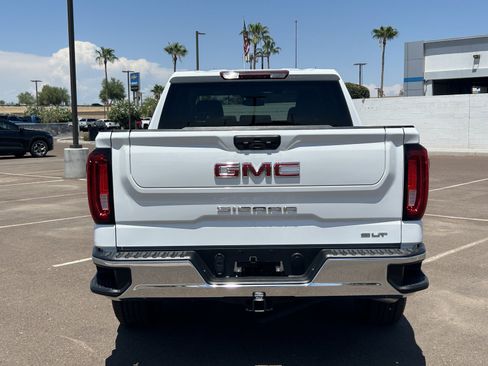 Certified 2025 GMC Sierra 1500 SLT RWD image 4