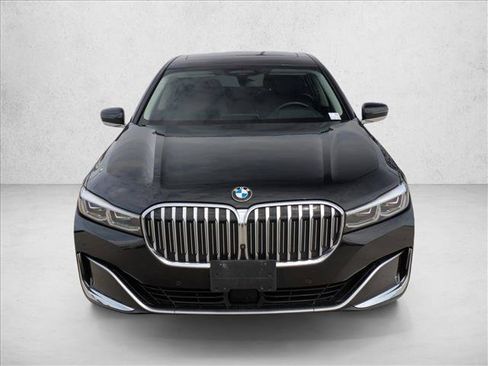 Used 2021 BMW 750i xDrive w/ Autobahn Package AWD/4WD image 2