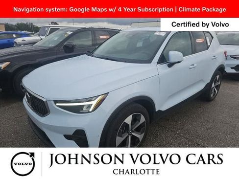 Used 2025 Volvo XC40 B5 Plus image 3