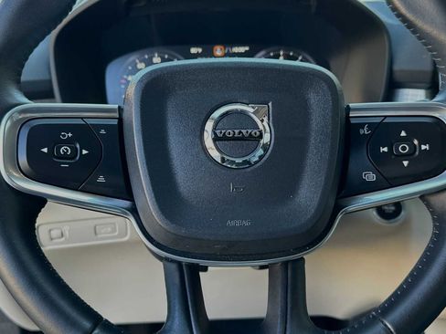 Used 2020 Volvo XC40 T4 Momentum FWD image 23