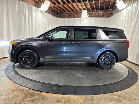 Used 2025 Kia Carnival FWD image 6