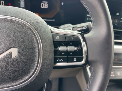 Certified 2025 Kia Carnival FWD image 19