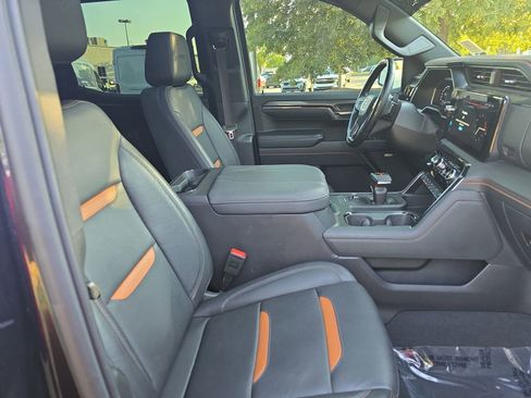 Used 2024 GMC Sierra 1500 AT4 w/ Technology Package AWD/4WD image 10