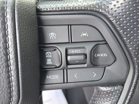 Used 2025 Toyota Tacoma SR5 AWD/4WD image 25