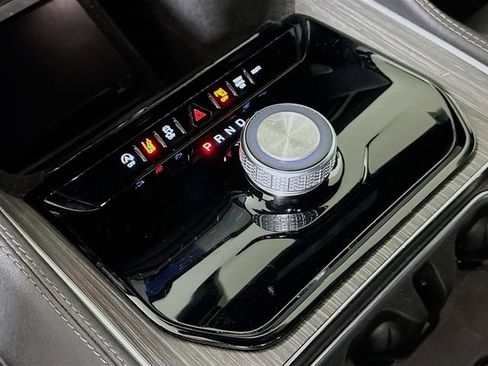 Used 2024 Jeep Wagoneer L Series II w/ Flexible Seating Group image 19