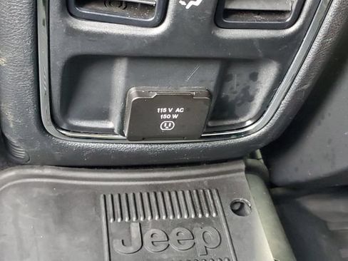 Used 2020 Jeep Grand Cherokee Altitude AWD/4WD image 12