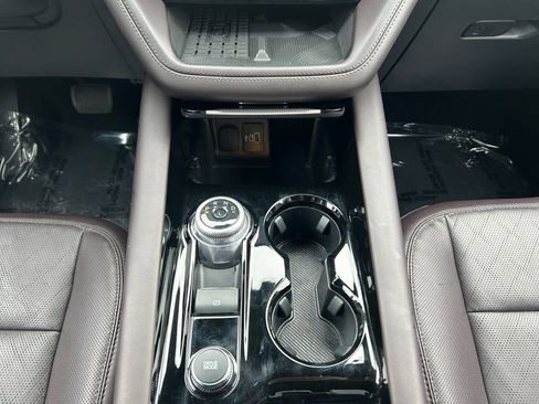 Used 2025 Ford Explorer Platinum image 12