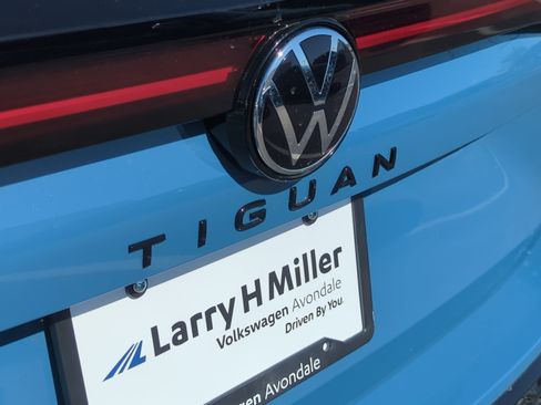 New 2026 Volkswagen Tiguan SE R-Line FWD image 23