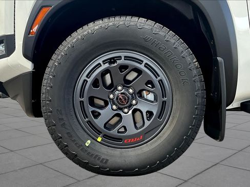 New 2026 Nissan Frontier Pro-X w/ Pro-X Convenience Package RWD image 9