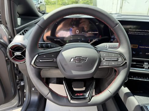 New 2025 Chevrolet Equinox EV RS image 12