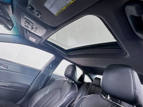 Certified 2019 Toyota Avalon XLE w/ Moonroof Package image 15