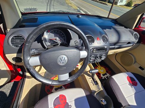 Used 2009 Volkswagen Beetle SE image 6