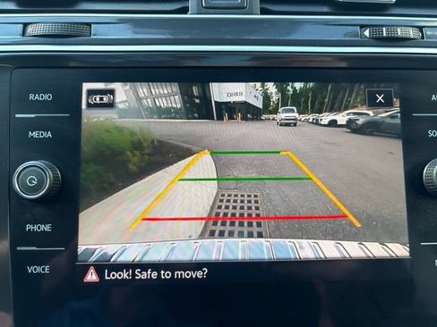 Used 2023 Volkswagen Tiguan SE w/ Panoramic Sunroof Package AWD/4WD image 24