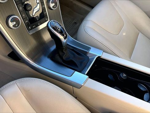 Used 2016 Volvo XC60 T5 Premier image 20