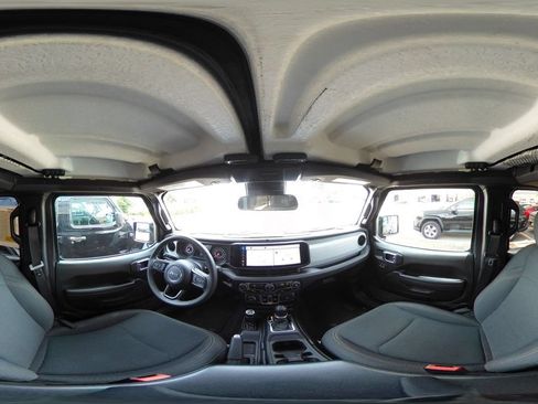Used 2025 Jeep Wrangler Unlimited Sport AWD/4WD image 42