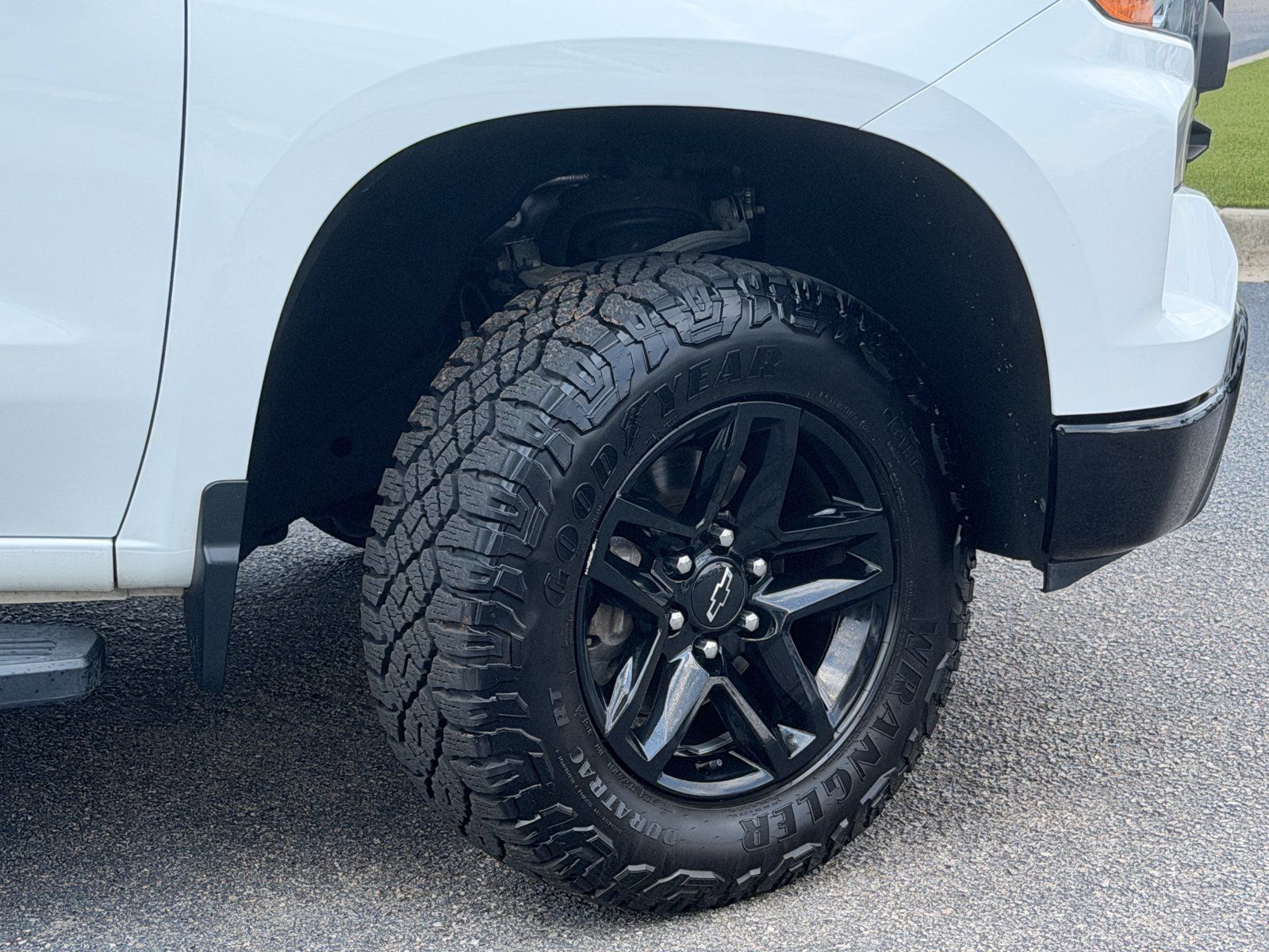 Used 2022 Chevrolet Silverado 1500 Custom Trail Boss w/ LPO, Dark Essentials Package AWD/4WD image 5