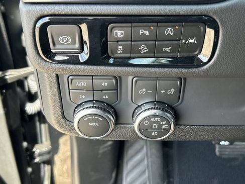 New 2026 GMC Yukon AT4 w/ AT4 Premium Package AWD/4WD image 18