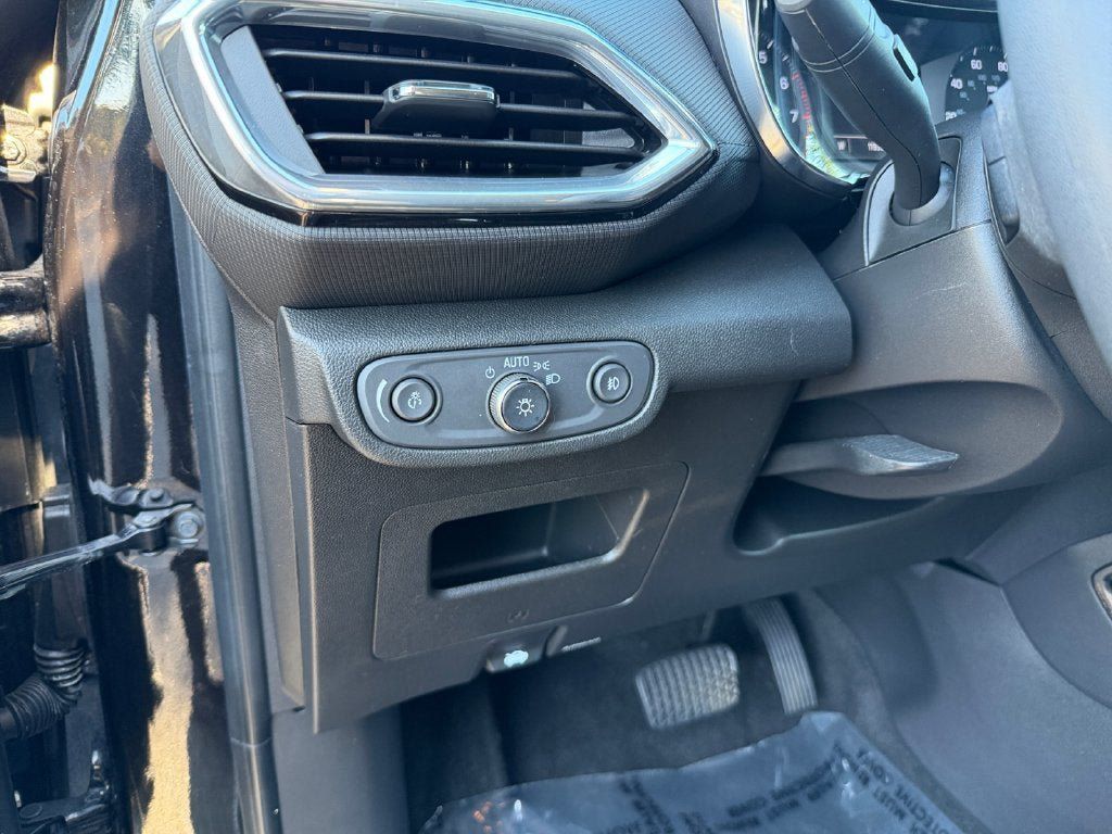 Used 2022 Chevrolet TrailBlazer LT w/ Convenience Package FWD image 20