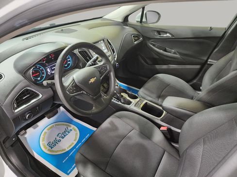 Used 2017 Chevrolet Cruze LT image 20