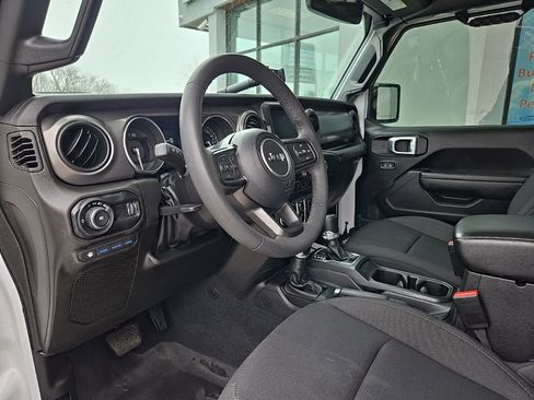 Used 2023 Jeep Wrangler Unlimited AWD/4WD image 39