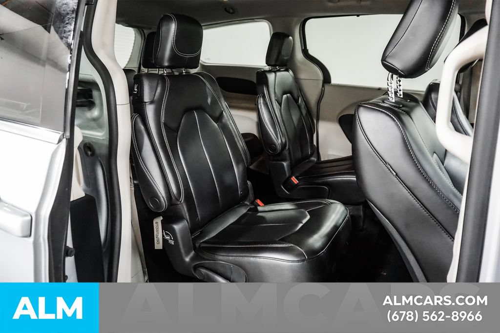 Used 2023 Chrysler Pacifica Touring-L FWD image 21