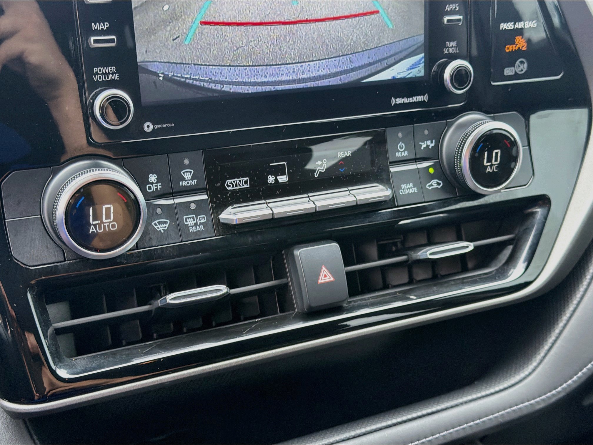Used 2020 Toyota Highlander L FWD image 14