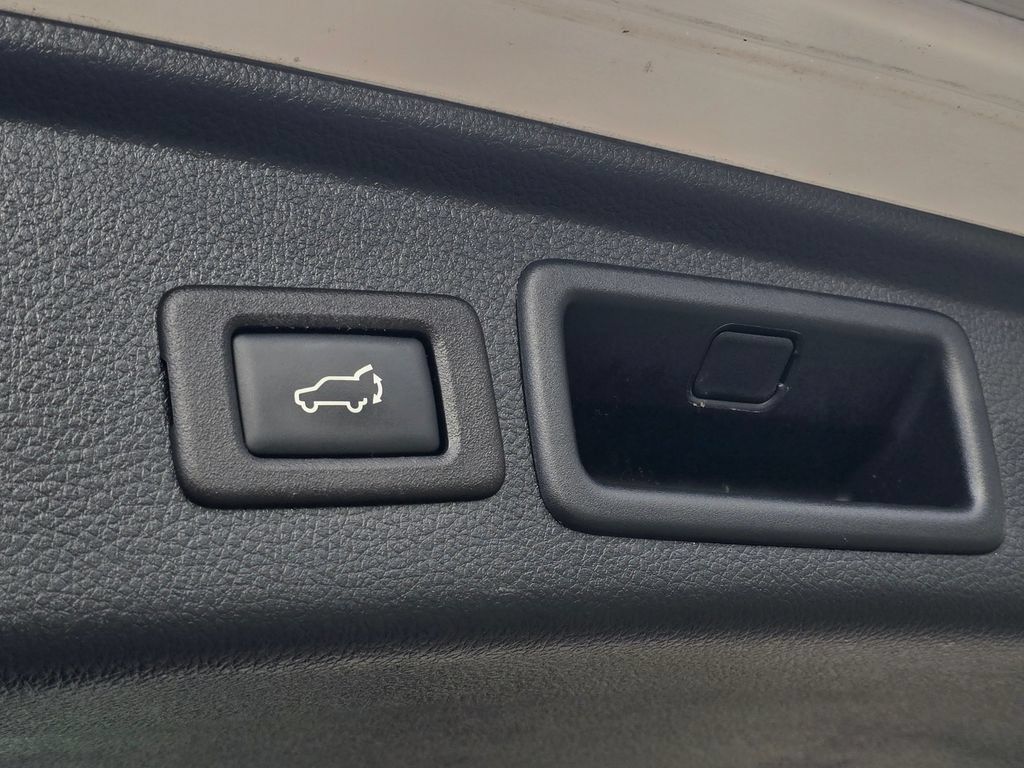 Used 2016 Subaru Forester 2.5i Touring w/ Eyesight & Navigation System AWD/4WD image 16