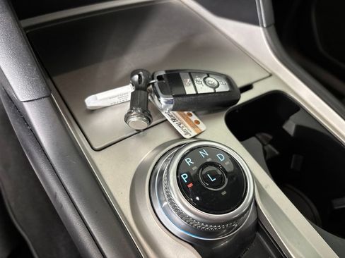 Used 2024 Ford Explorer XLT RWD image 19
