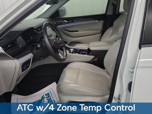 Used 2022 Jeep Grand Cherokee Overland w/ Advanced Protech Group III AWD/4WD image 10