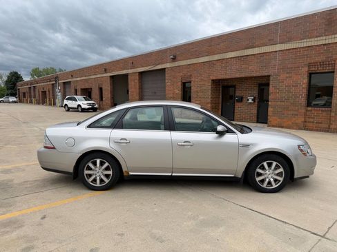 Used 2008 Ford Taurus SEL FWD image 5