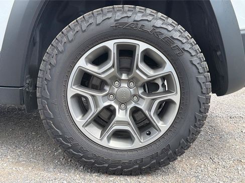 Used 2021 Jeep Cherokee Trailhawk AWD/4WD image 29