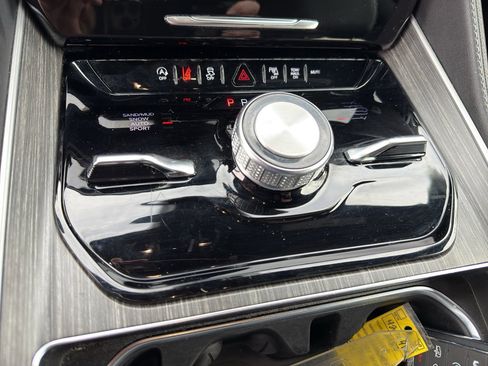 Used 2024 Jeep Wagoneer Series III image 16