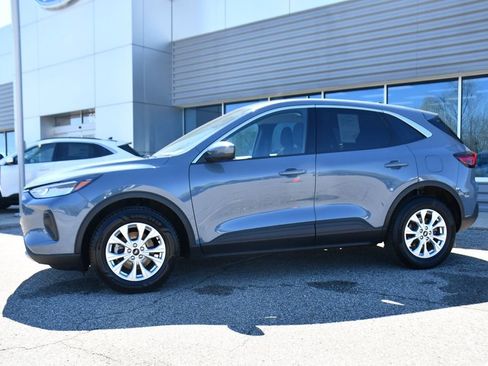 Used 2023 Ford Escape Active w/ Tech Pack #2 AWD/4WD image 2