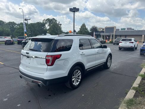 Used 2016 Ford Explorer XLT FWD image 4