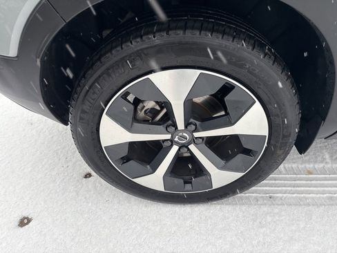 Certified 2025 Volvo XC40 B5 Plus image 15