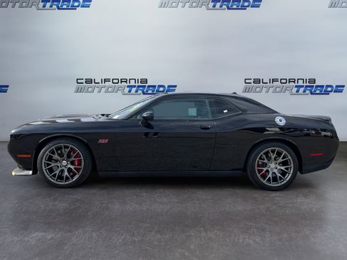 Used 2016 Dodge Challenger SRT RWD image 8