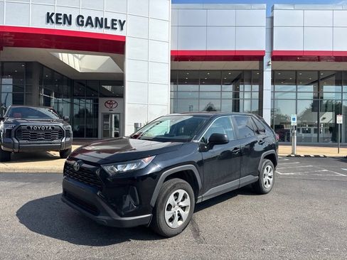Used 2022 Toyota RAV4 LE FWD image 1