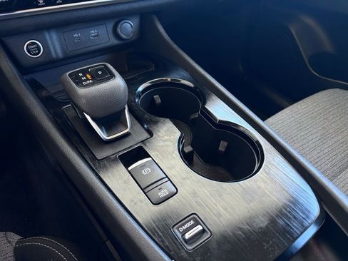 Used 2022 Nissan Rogue SV image 22