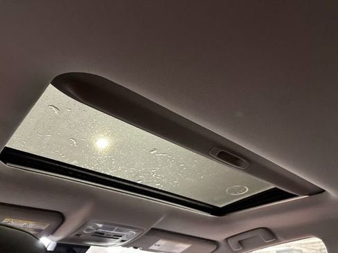 Used 2018 Toyota Highlander XLE image 11