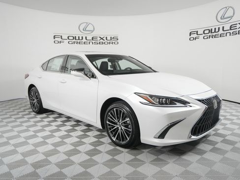 New 2025 Lexus ES 300h w/ Premium Package image 3