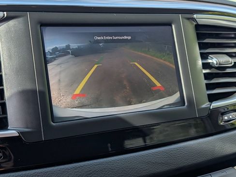 Used 2024 Chrysler Voyager LX FWD image 6