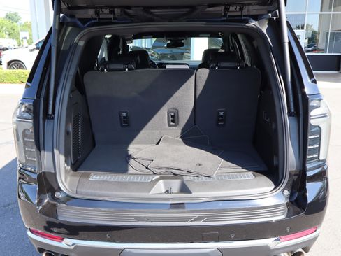 Used 2025 Chevrolet Tahoe Premier AWD/4WD image 35